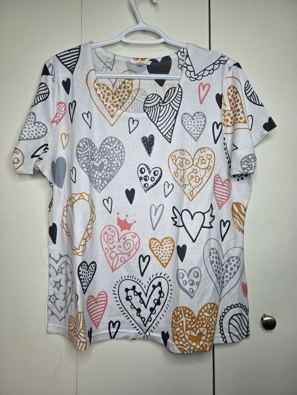 Milano Women's L White Short Sleeve Tee with Funky Drawn Heart Designs